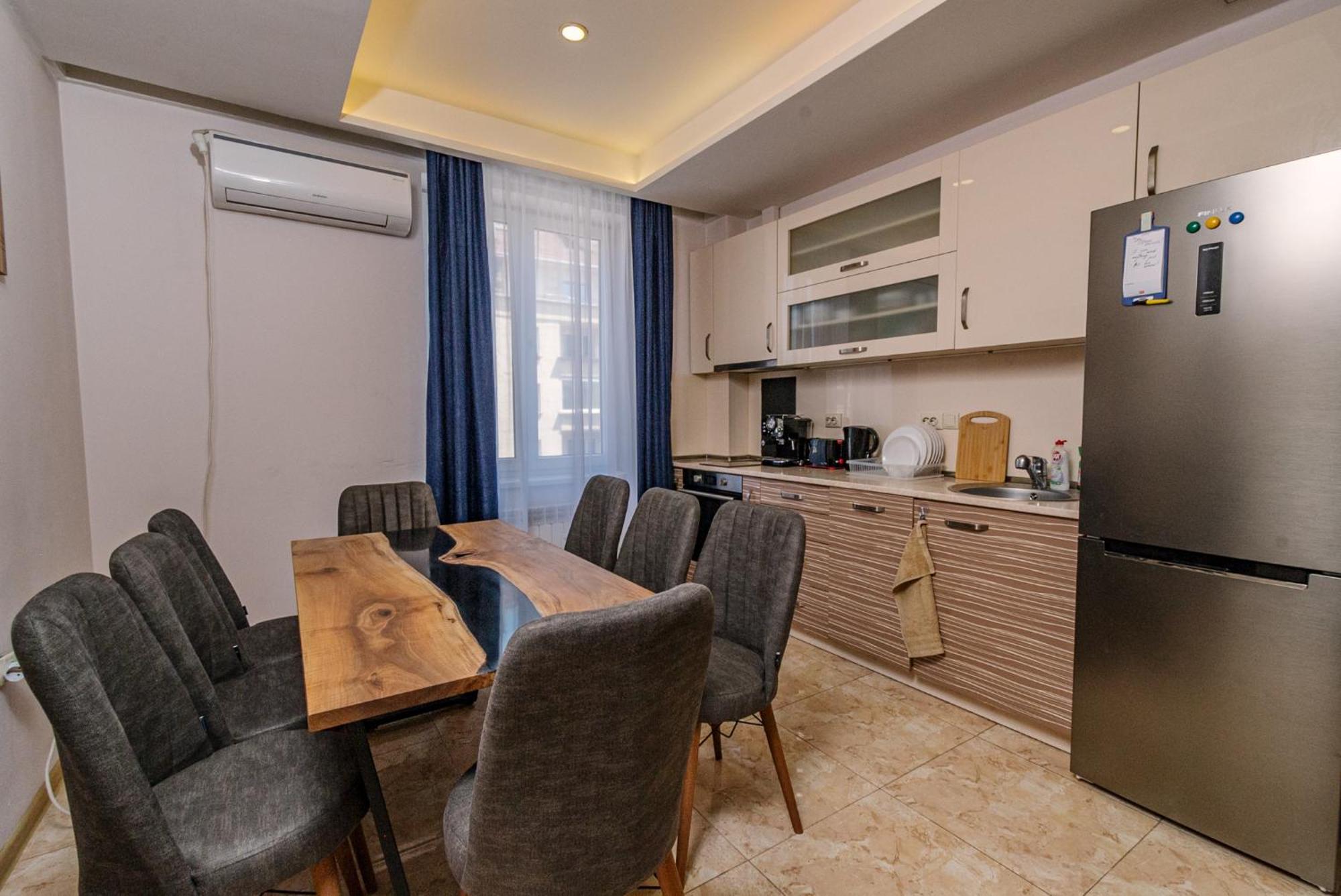 3bdr, Center Retreat, Heart, Free Parking Apartment Sofia