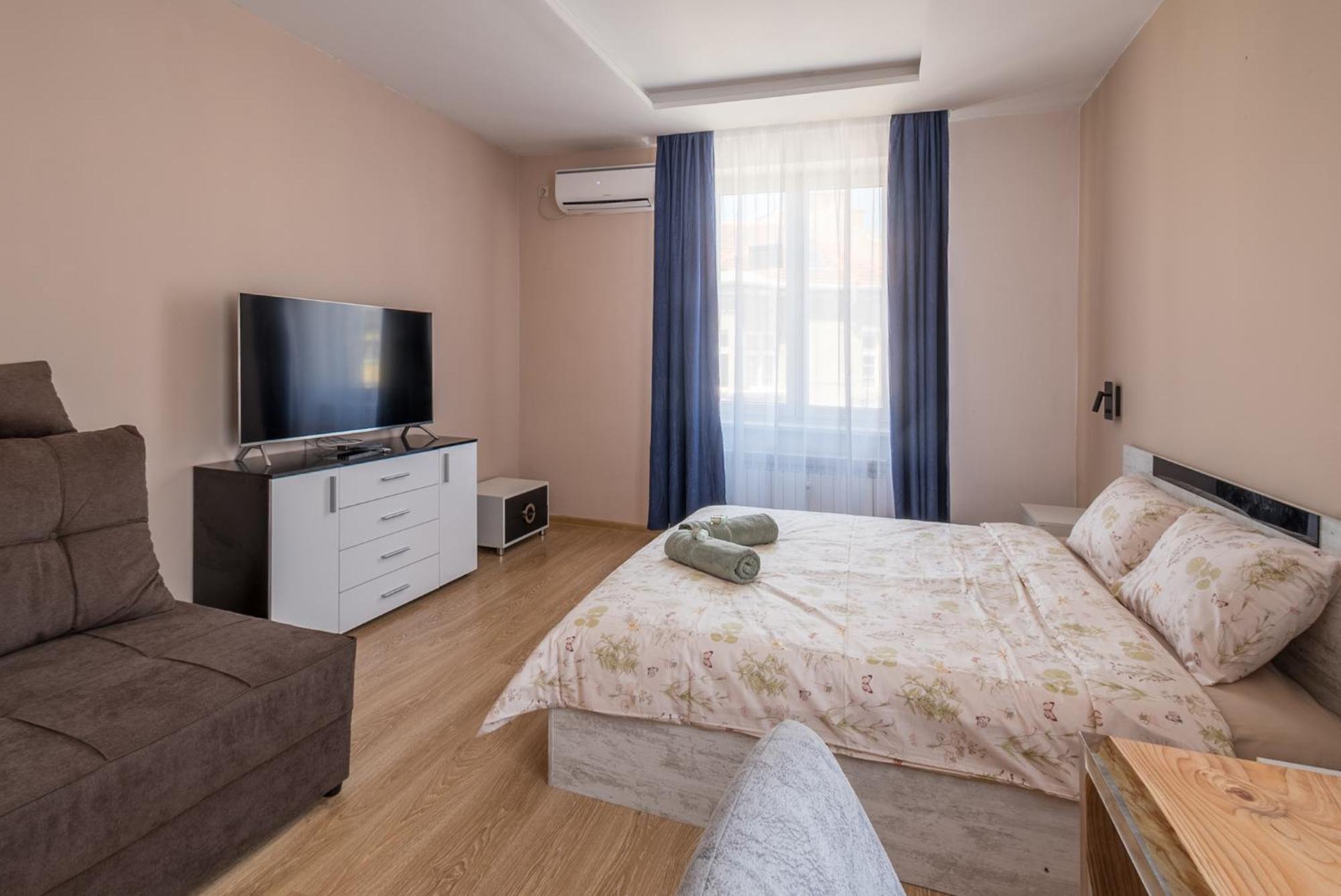 3bdr, Center Retreat, Heart, Free Parking *