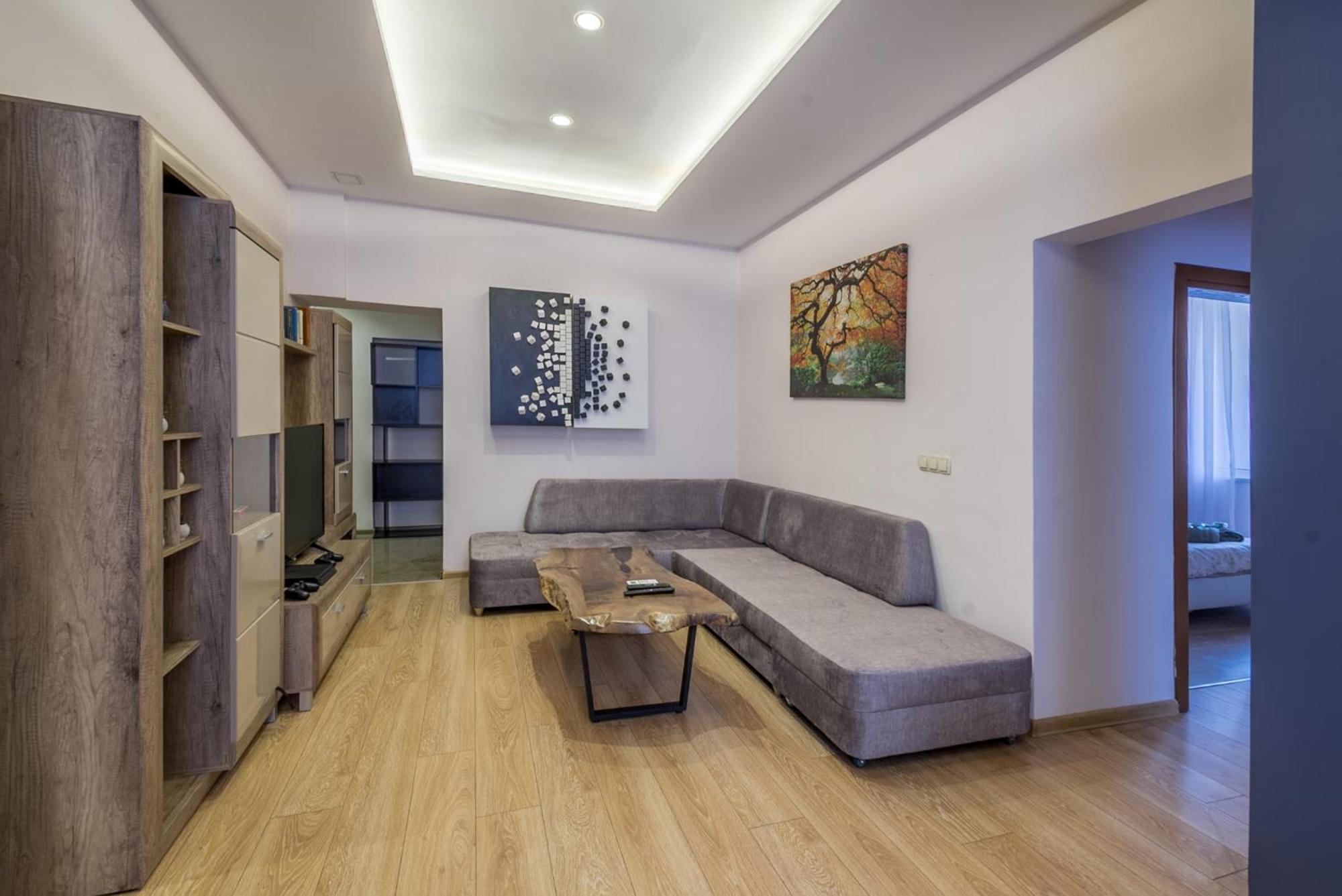 3bdr, Center Retreat, Heart, Free Parking